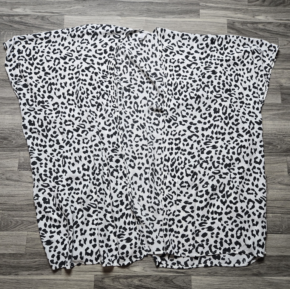 Aerie White and Black Animal Print Kimono